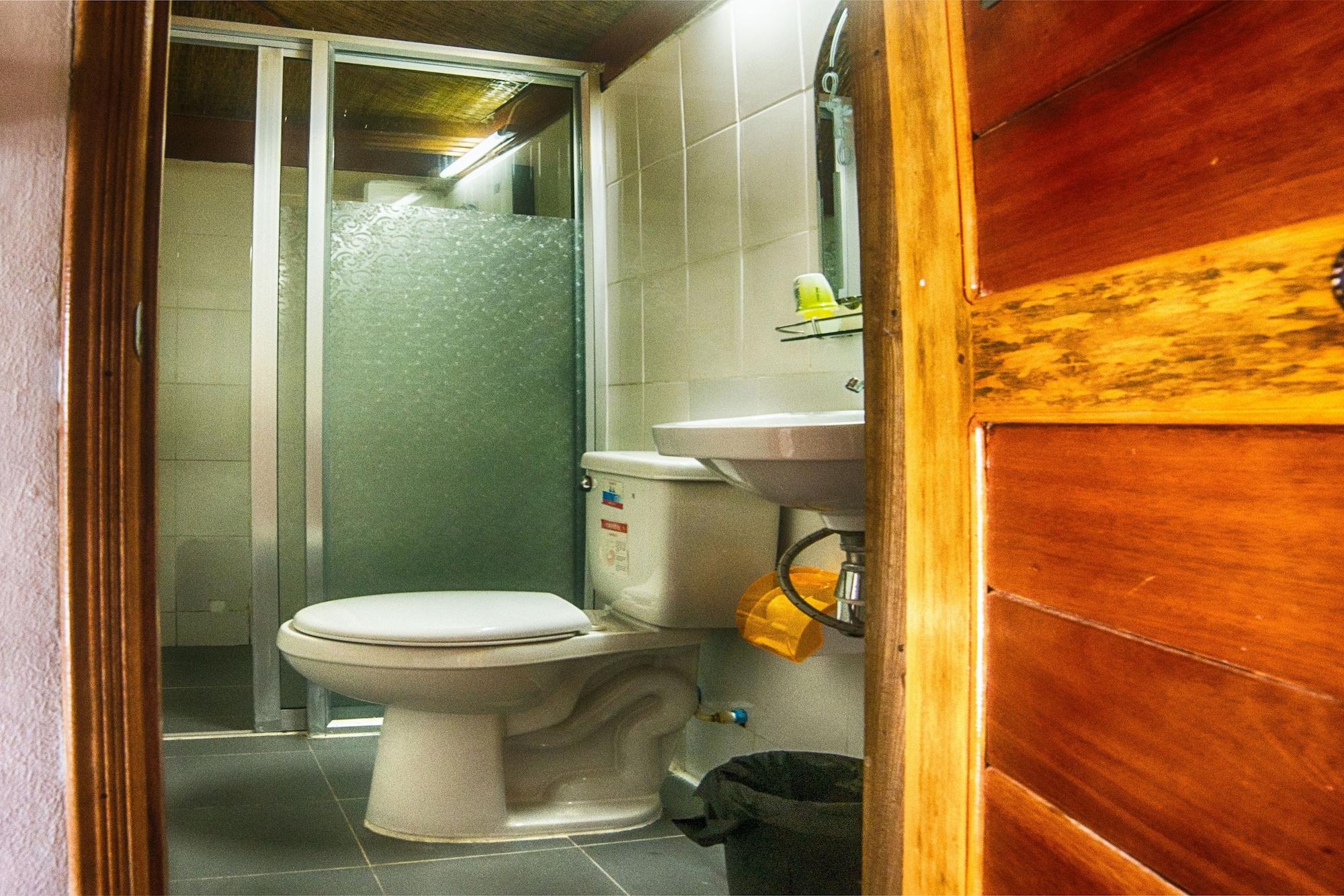 Above Us Only Sky Hotel Сиханоуквил Екстериор снимка