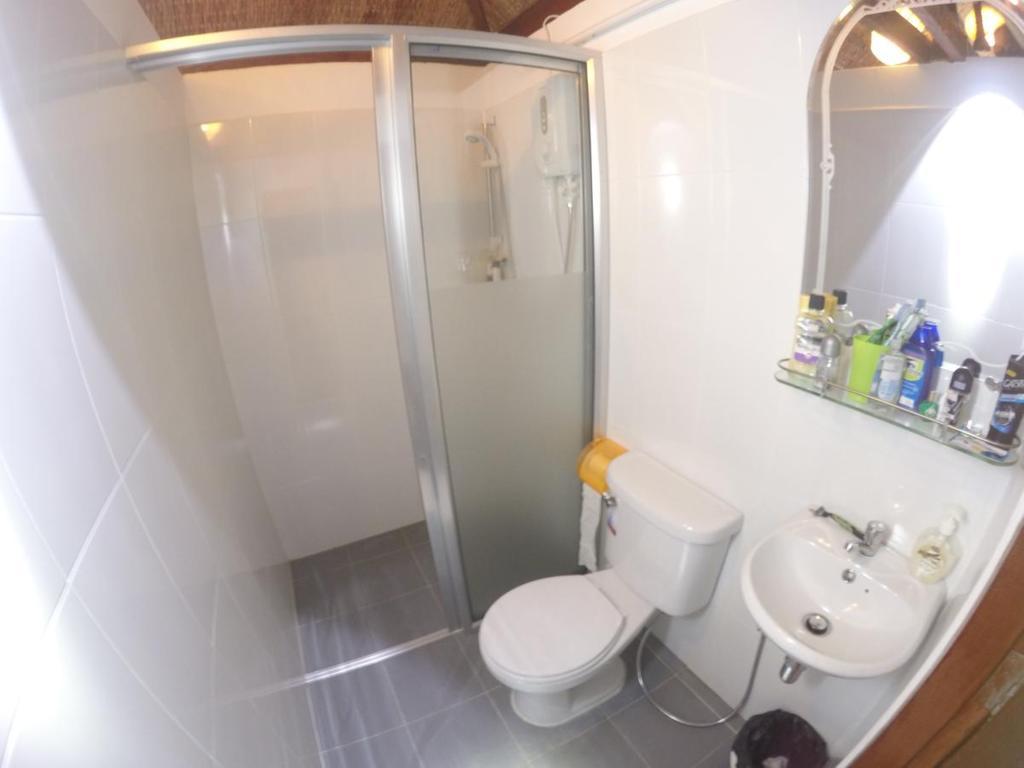 Above Us Only Sky Hotel Сиханоуквил Екстериор снимка